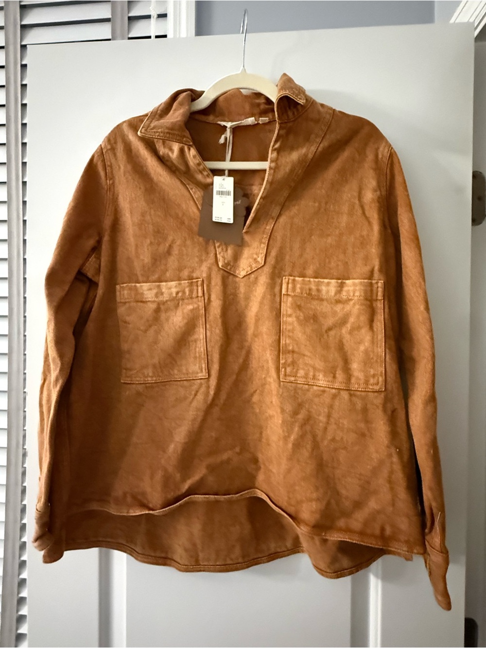 Women’s Long-Sleeve Pullover Denim Shirt in Rust Brown